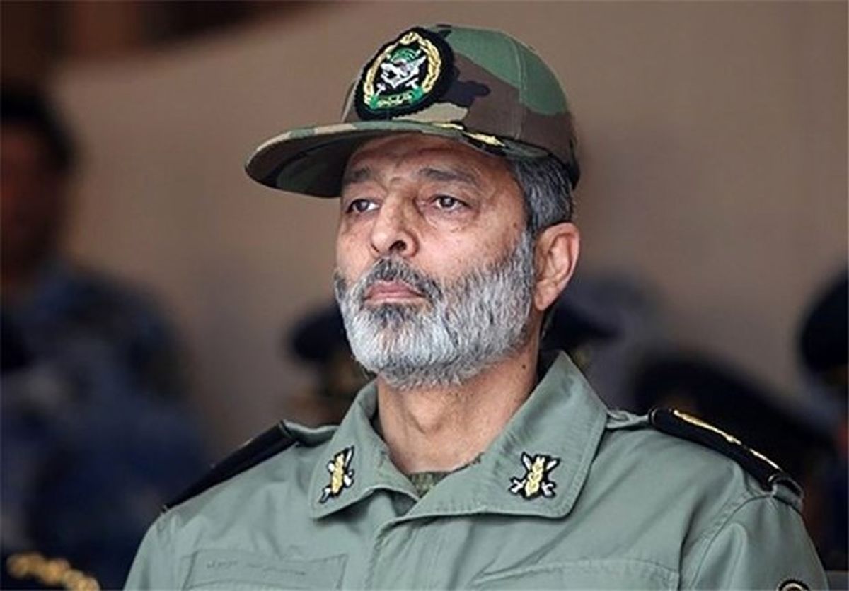 سرلشکر موسوی از پایگاه هوایی شهید عبدالکریمی بندر عباس بازدید کرد