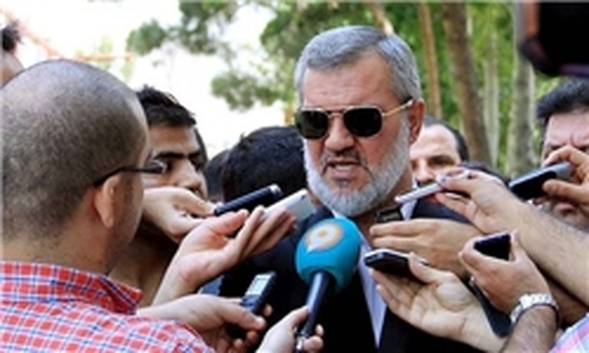 آنهایی که در پرسپولیس پست ندارند، حرف نزنند