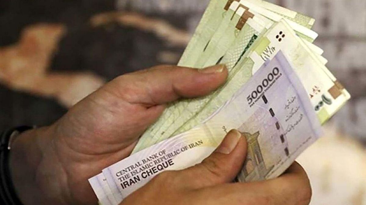 تغییرات حقوق کارمندان و بازنشستگان در بودجه ۱۴۰۴ + جزئیات