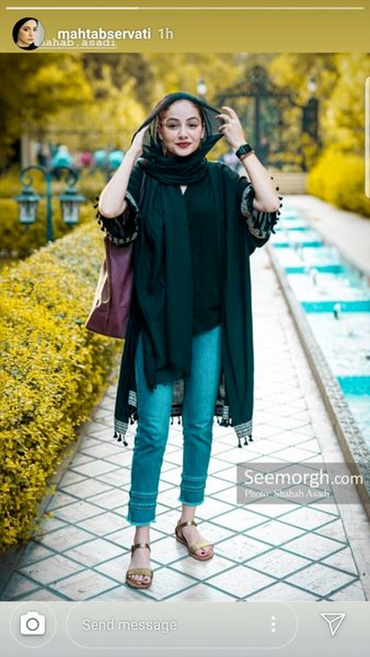 عکس بازیگر کیمیا در باغ موزه