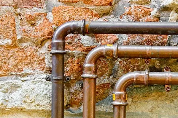 لوله های آب ساختمان و بست های آن