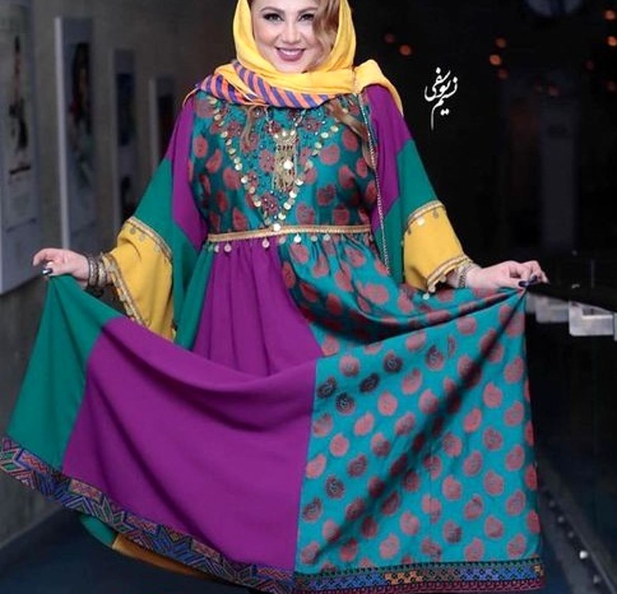 عکس مانتو رنگ و وارنگ بهنوش بختیاری