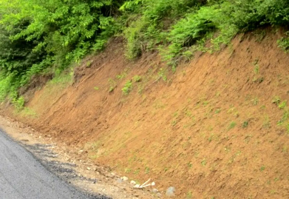 وضع سخت و انزوای اهالی روستایی در ٥کیلومتری رشت