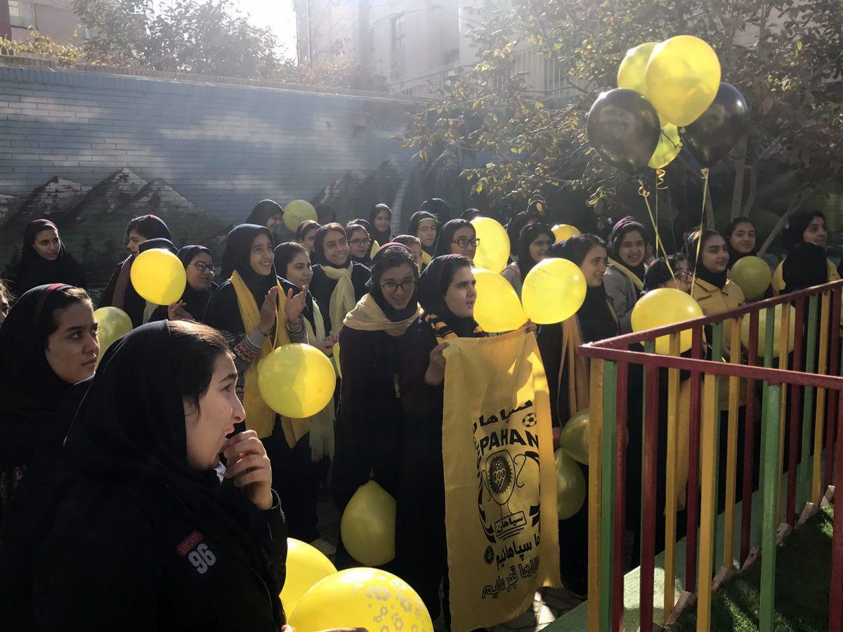 حضور کرانچار در مدرسه دخترانه (عکس)