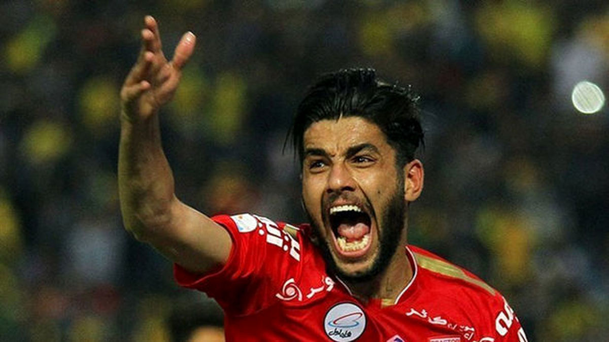 مهدی شریفی پیراهن دایی را گرفت
