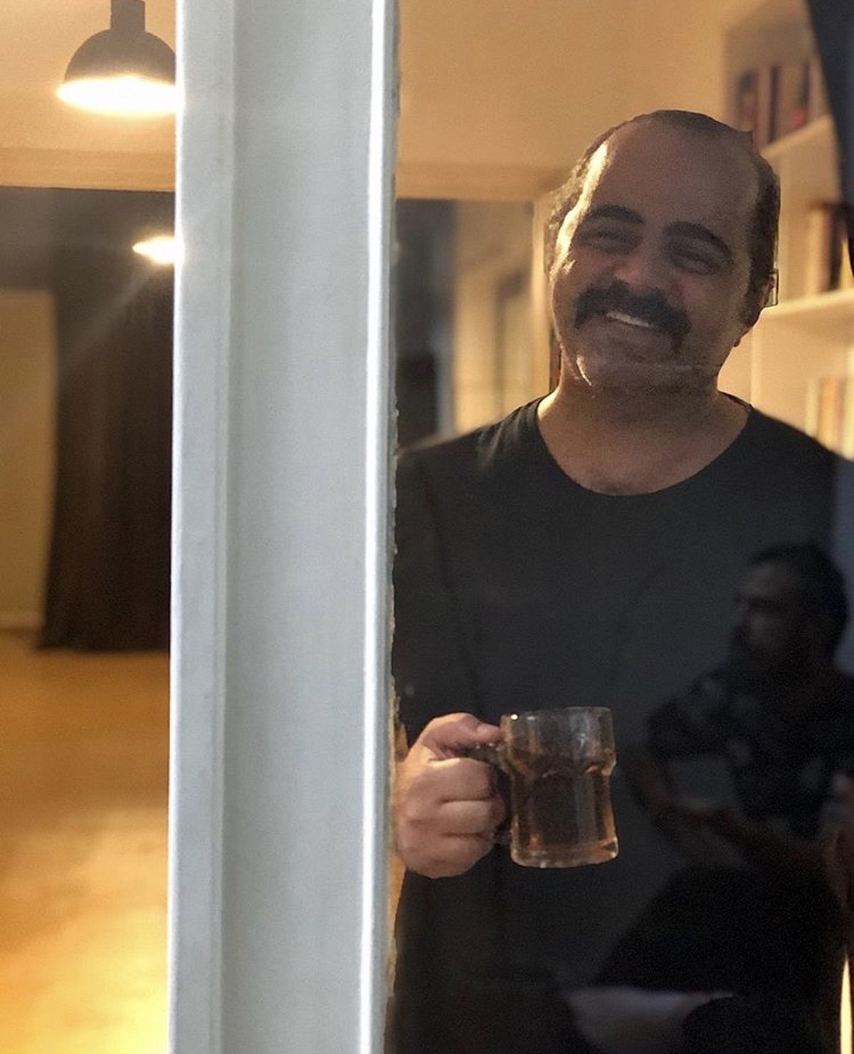 رضا مولایی در خانه اش + عکس