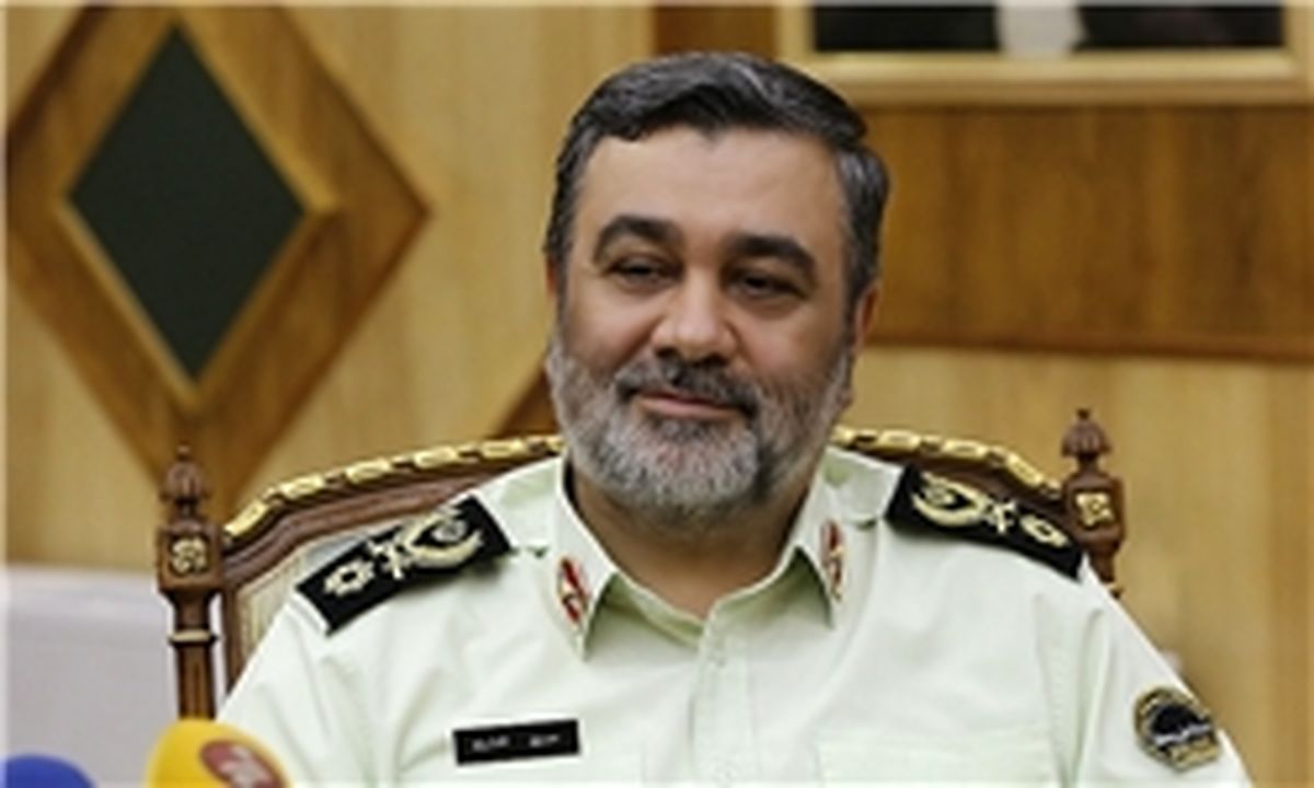 پلیس در کنار مردم و در مقابل اغتشاشگران می‌ایستد