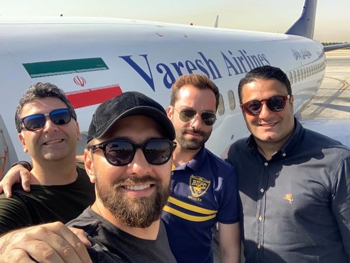 بهرام رادان و دوستانش در کنار هواپیمایشان + عکس