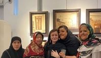 نعیمه نظام دوست در میان بانوان زیبا