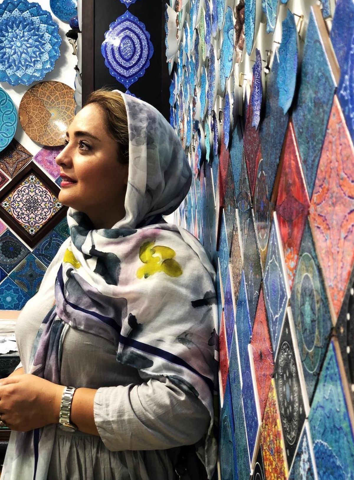 گشت و گذار نرگس محمدی در بازار اصفهان+عکس