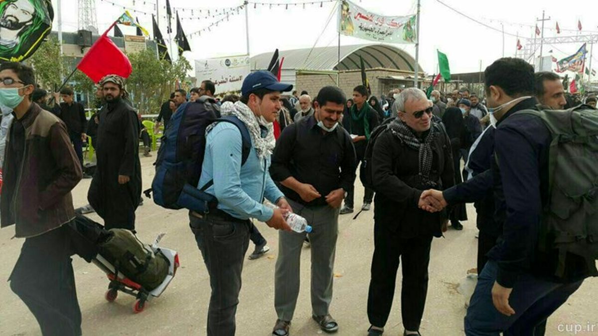 یک فوتبالی در مراسم راهپیمایی اربعین/عکس