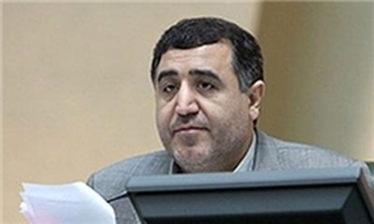 انتقاد یک نماینده از رعایت نکردن مصالح عمومی کشور در مجلس
