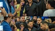 جواد عزتی در اکران مردمی فیلم «مرد بازنده» در مشهد