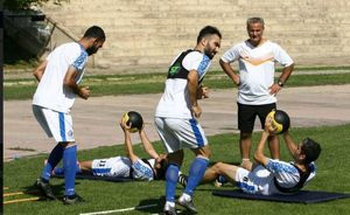 گفت‌وگوی منصوریان با استقلالی‌ها