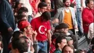 تماشای بازی با جرثقیل+تصاویر