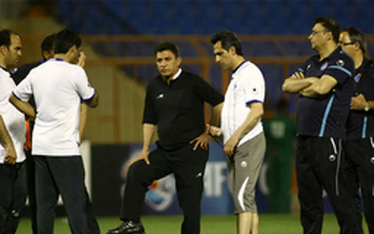 نکونام در استقلال می‌ماند؟