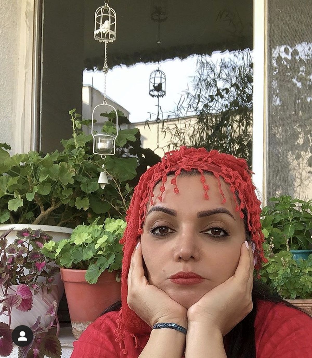 حیاط سرسبز خانه الهام پاوه نژاد + عکس