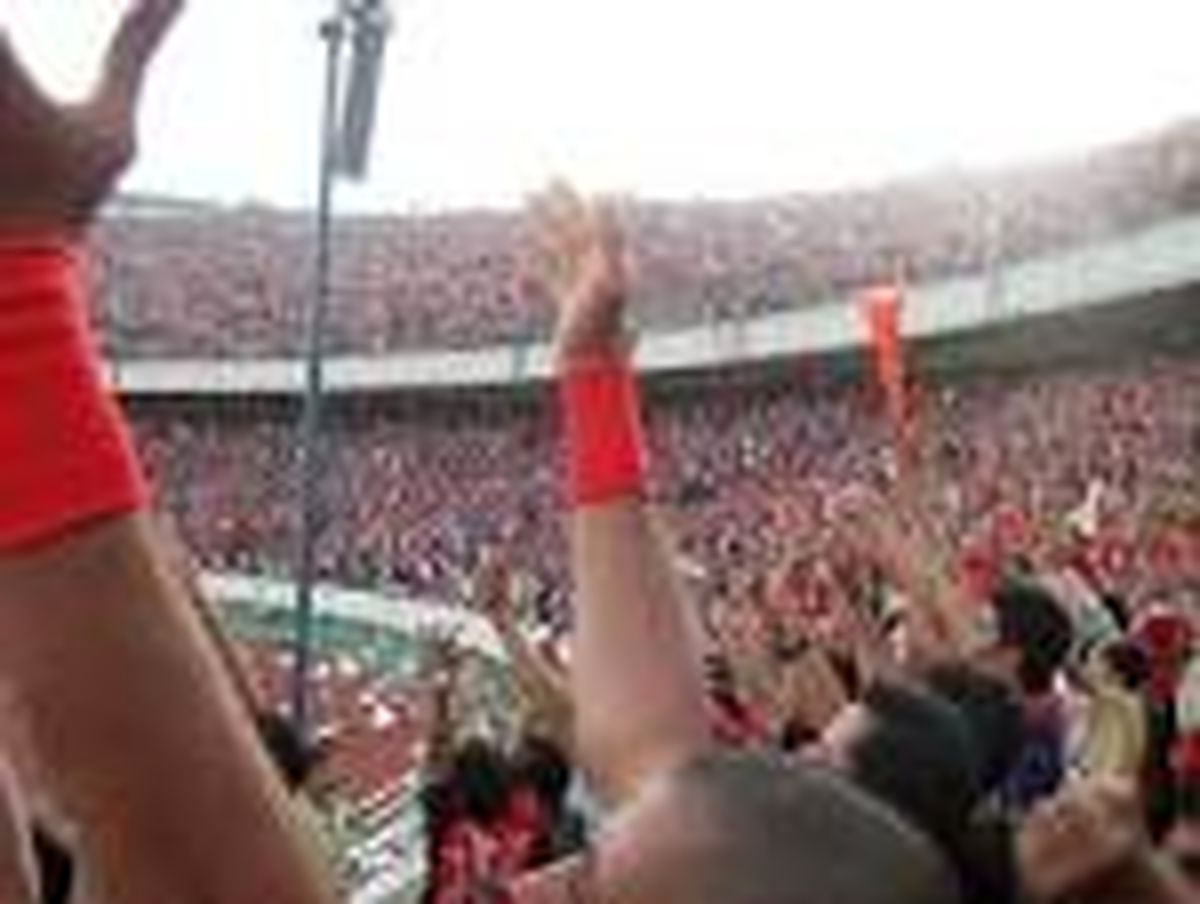 پرسپولیس از لباس عجیب خود رونمایی کرد! /عکس
