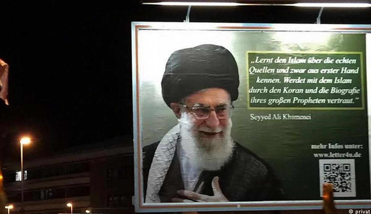 ماجرای نصب بیلبورد رهبر انقلاب در آلمان