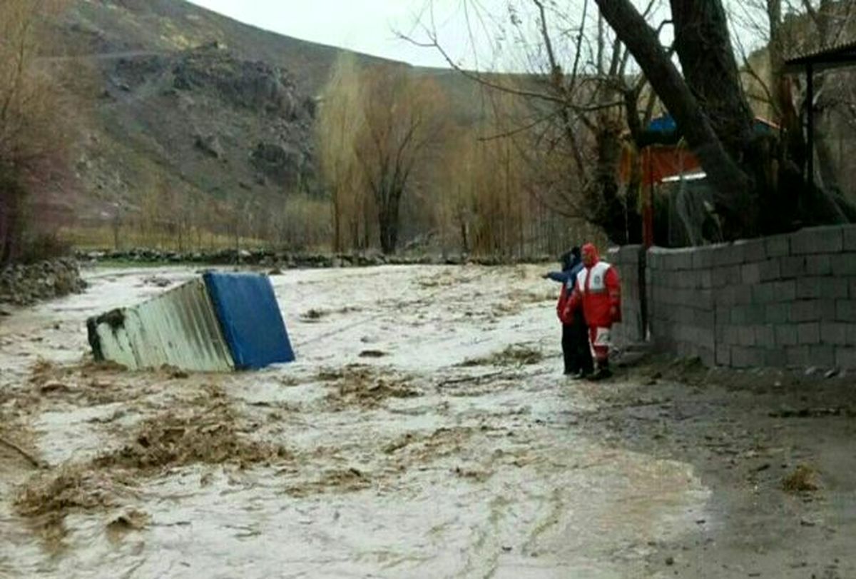 مصدومیت 5 نفر در پی وقوع سیل 