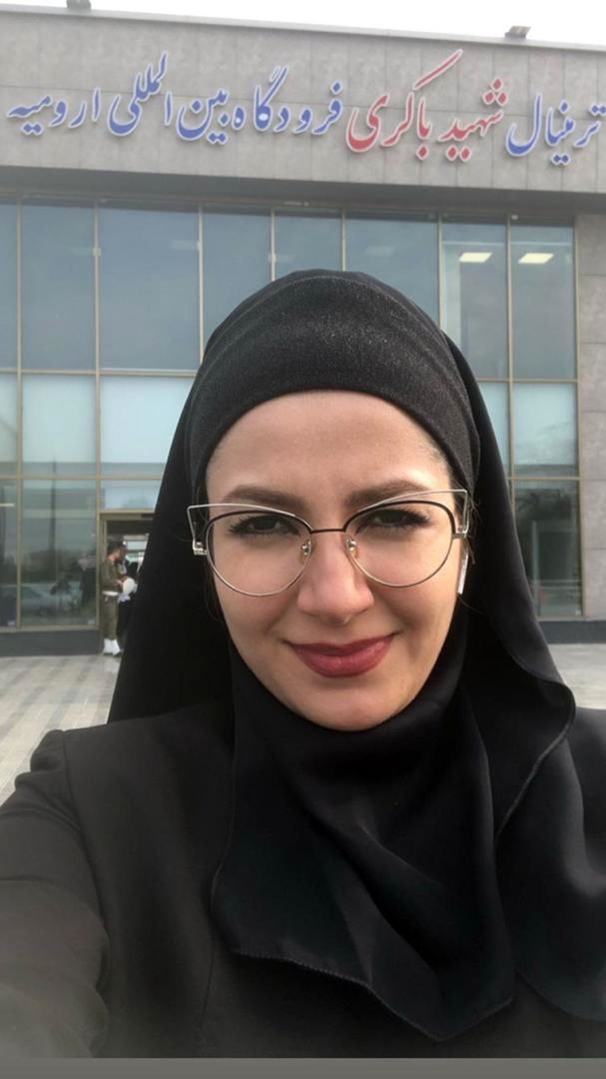 پوشش خاله شادونه در فرودگاه ارومیه + عکس