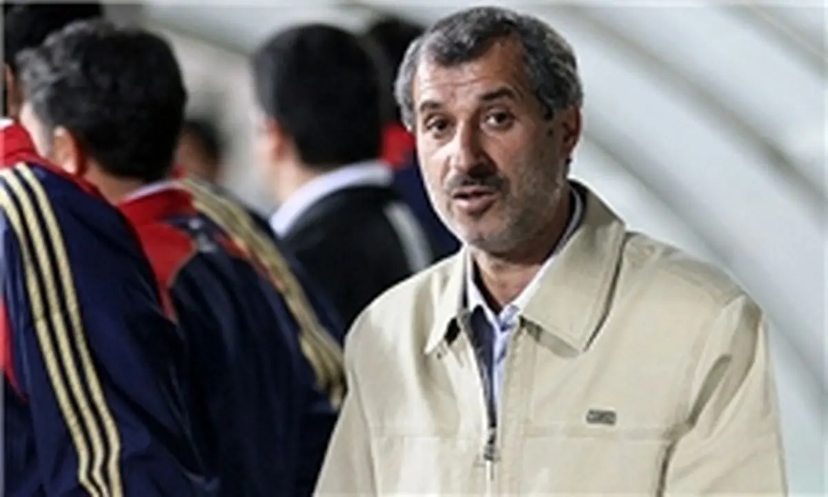 مایلی‌کهن: آقای رحیمی؛ چند بار قهرمان ملی را در حال روزنامه خواندن در تمرین پرسپولیس دیدی؟/ چرا برخورد نکردی؟