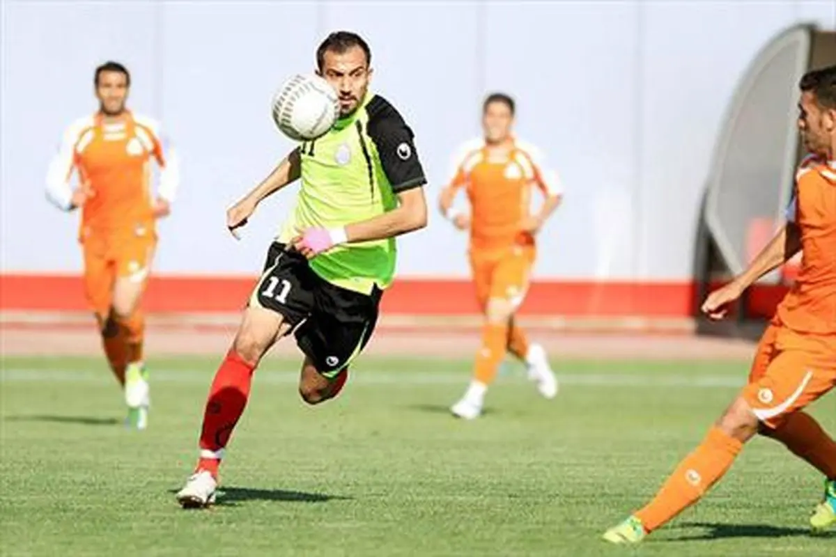 اختلاف مهاجم جنجالی پرسپولیس بر سر مدت قرارداد با استقلال