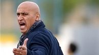 شعار "منصوریان ضد فوتبال" در ورزشگاه آزادی