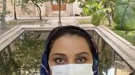 شبنم مقدمی در حیاط خانه اش + عکس