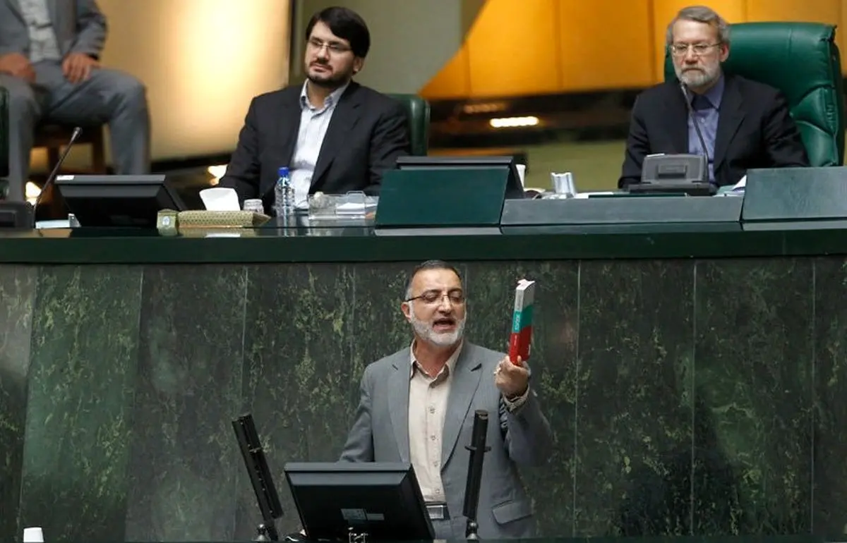«دانش‌آشتیانی» هم از راهیابی به «دانشگاه» بازماند+ عكسهاي حاشيه راي عدم اعتماد