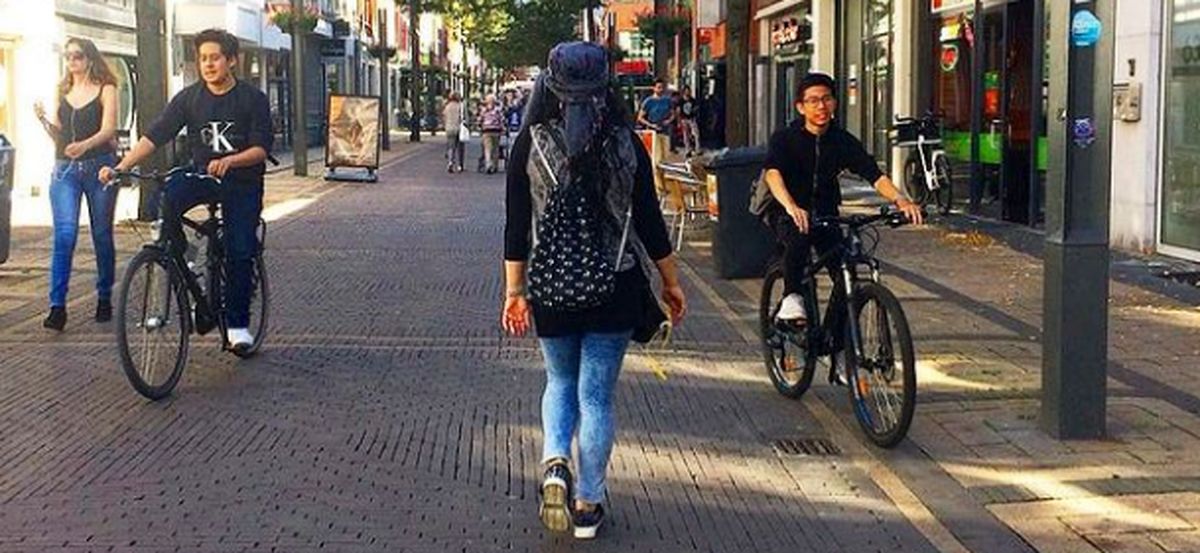 عکس عجیب فلور نظری دور از وطن