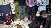 چهره مغموم همسر استاد شجریان در کنار مزار خسروی آواز ایران