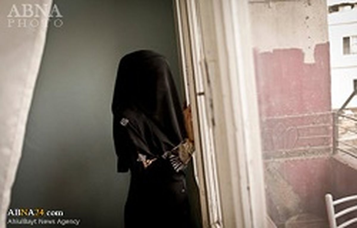 داعش زنی را به خاطر نوع پوشش در ملاعام شلاق زد