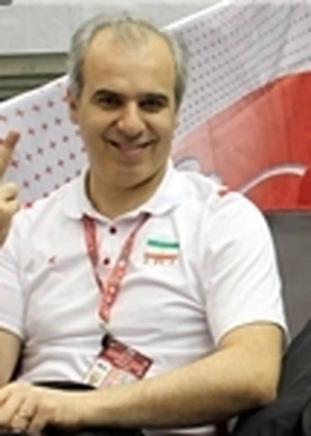 خوش خبر: مسئولان قطع امید کنند، پیگیری نمی کنیم