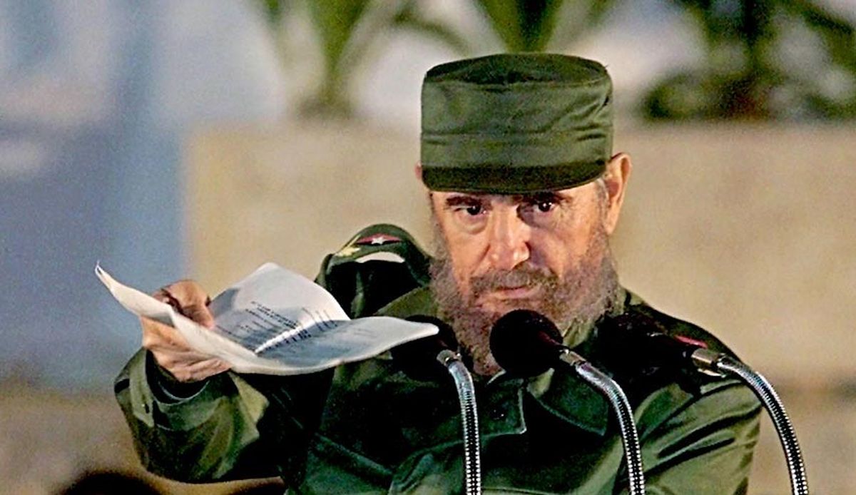 پیکر فیدل کاسترو سوزانده می شود