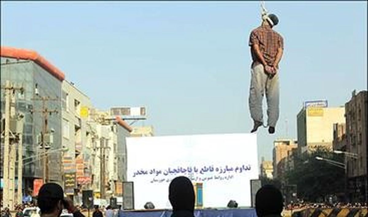 سه سارق در کرج به دار آویخته شدند/ عکس
