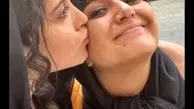 بوسه بازیگران ملکه گدایان در خیابان + عکس
