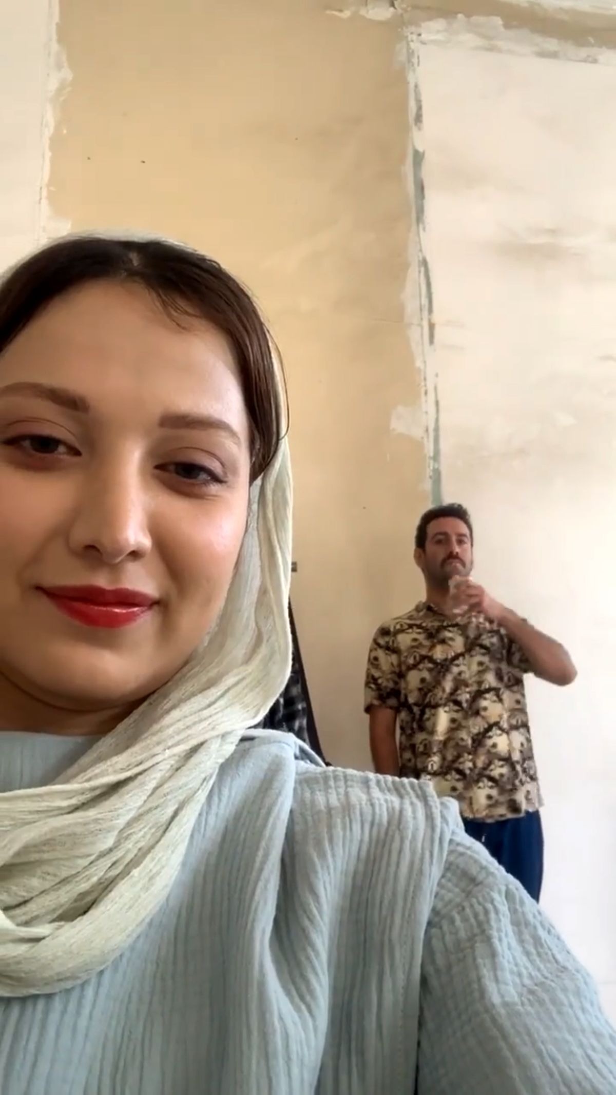 نیما شعباننژاد در کنار بازیگر همگناه + عکس