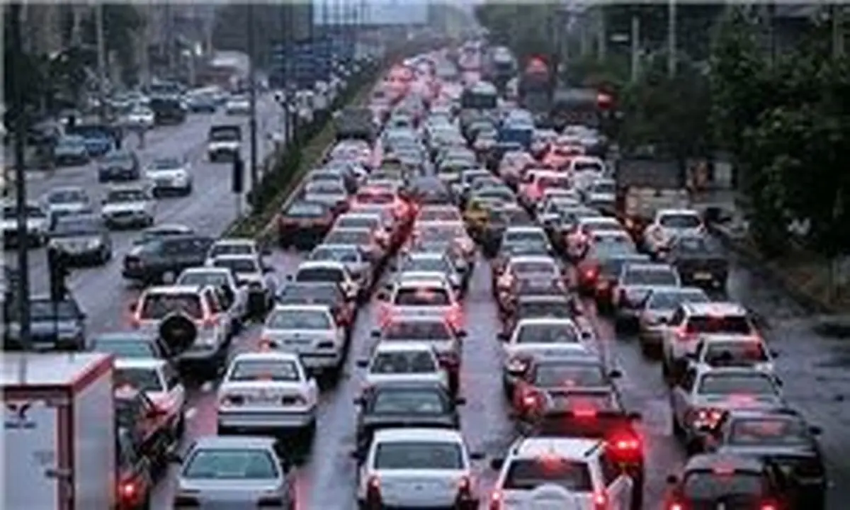 
ترافیک در تهران به دلیل افتادن بنرهای تبلیغاتی
