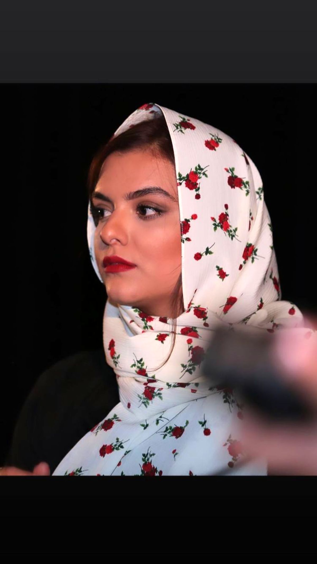 شال گل گلی دنیا مدنی + عکس