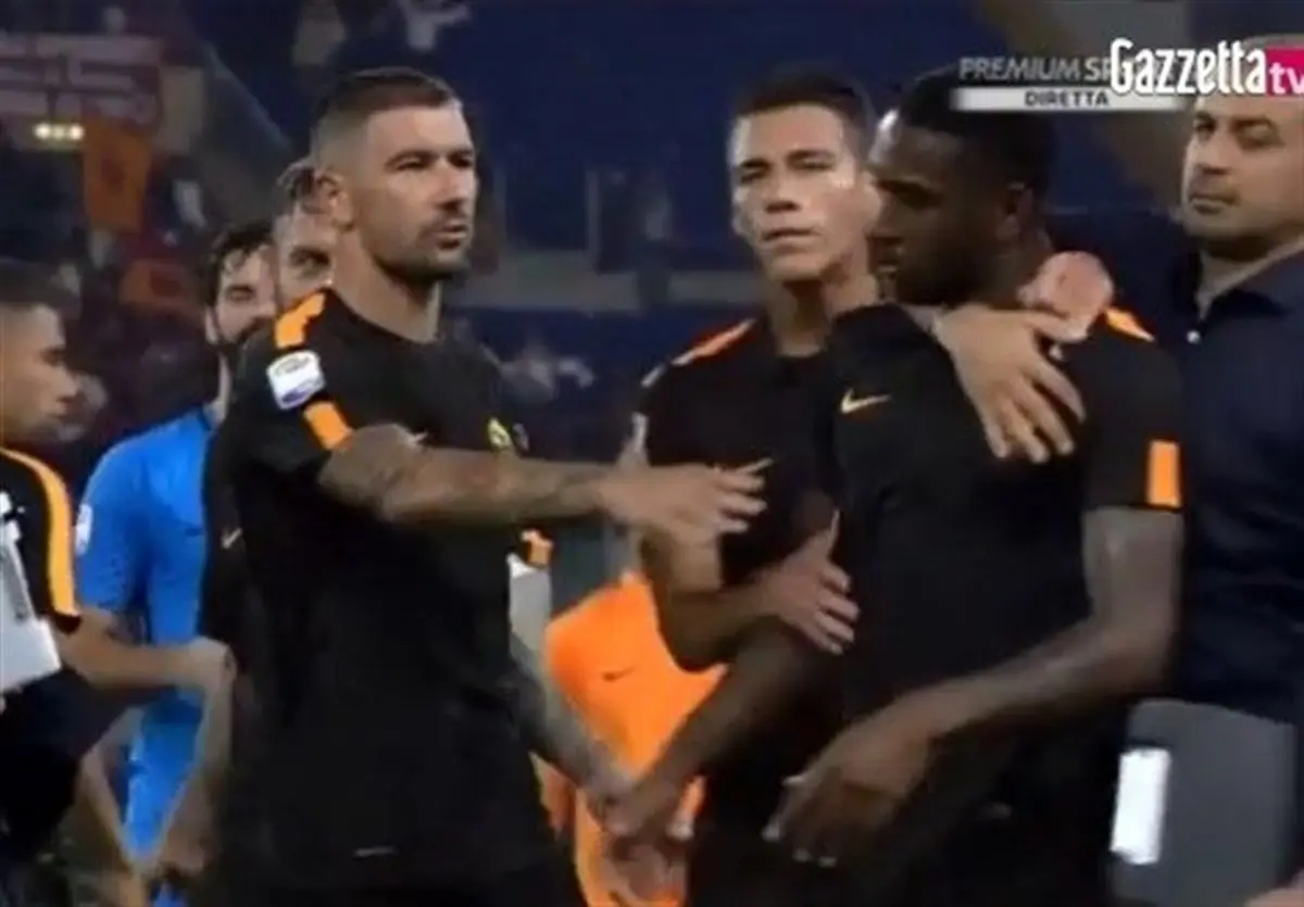 درگیری فیزیکی دو بازیکن  سر شناس پس از پیروزی + عکس