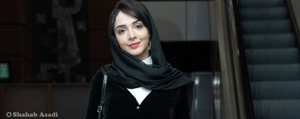 استایل سر تا پا مشکی المیرا دهقانی در اکران سیاه باز + عکس