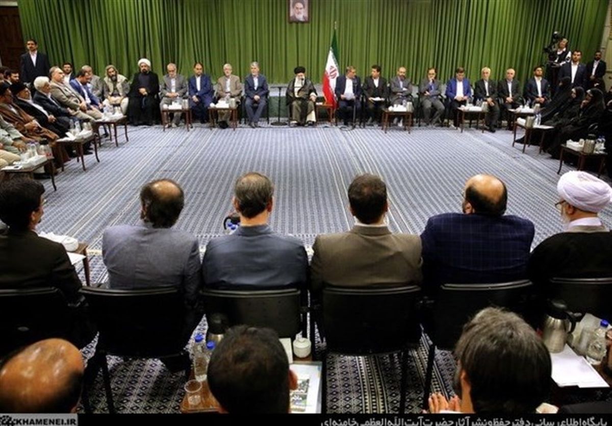 چه کسانی در محفل شعر رهبر انقلاب شرکت داشتند+عکس