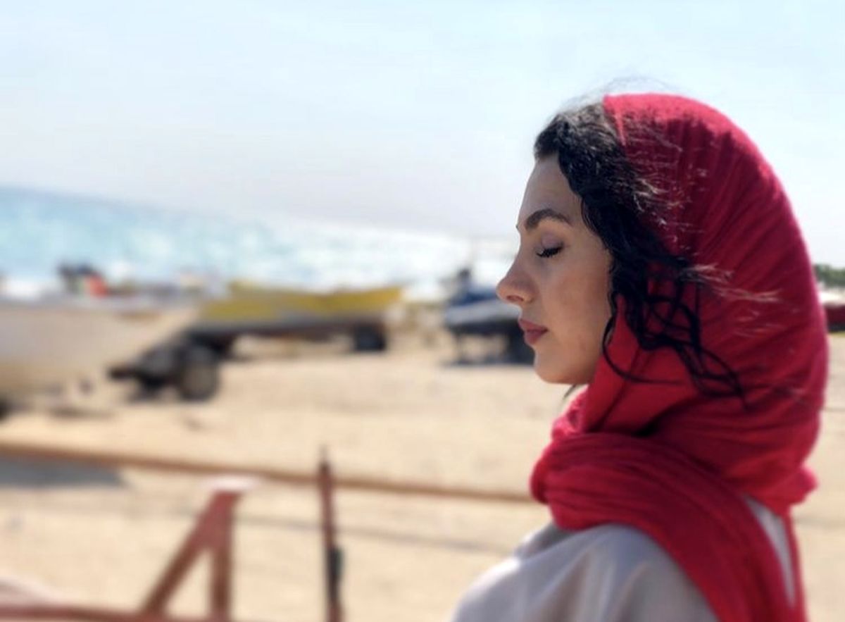حال خوب جوانه دلشاد در کنار دریا + عکس