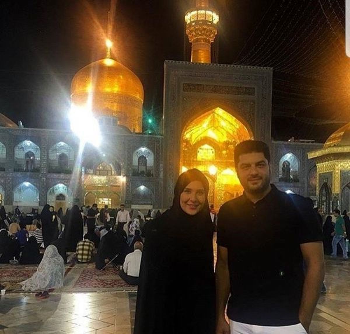 سام درخشانی و همسرش در حال زیارت + عکس