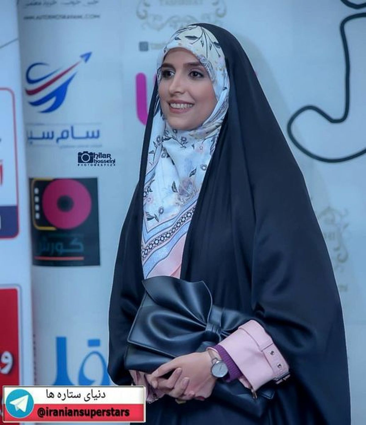 خانم مجری جوان محجه در یک مراسم + عکس