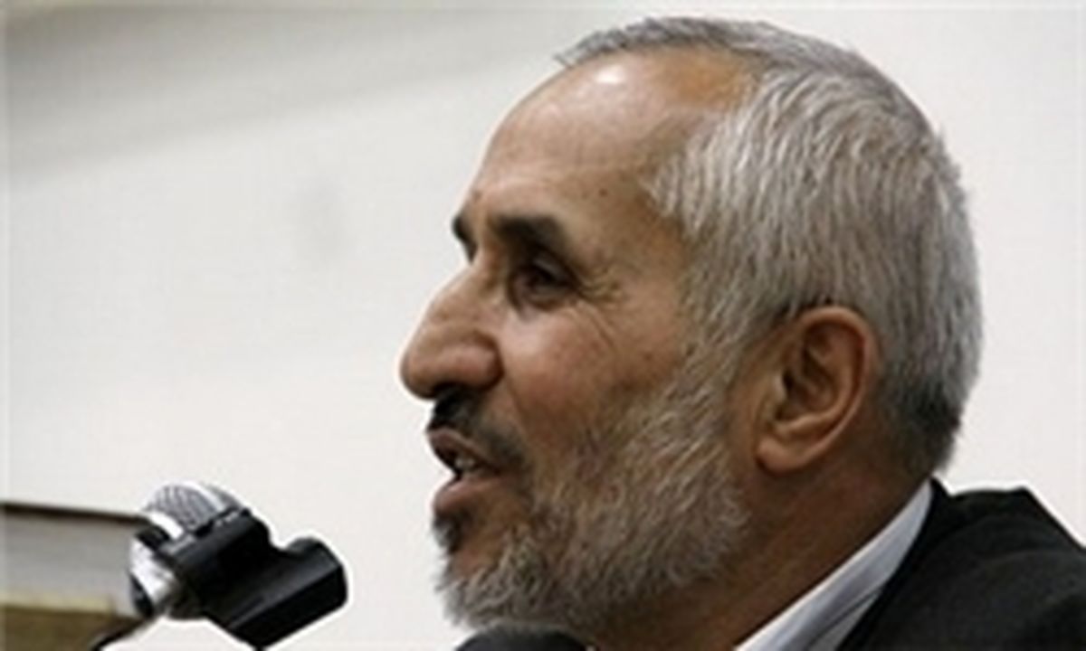 داوود احمدی‌نژاد از کاندیداتوری انصراف داد