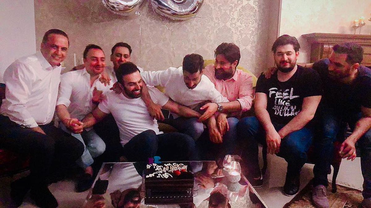 محمد علیزاده در تولد فان دوستش + عکس