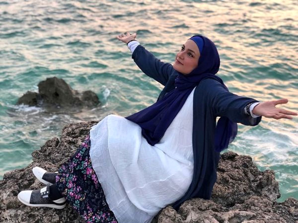 خاله نرگس مهربون در کنار دریا + عکس