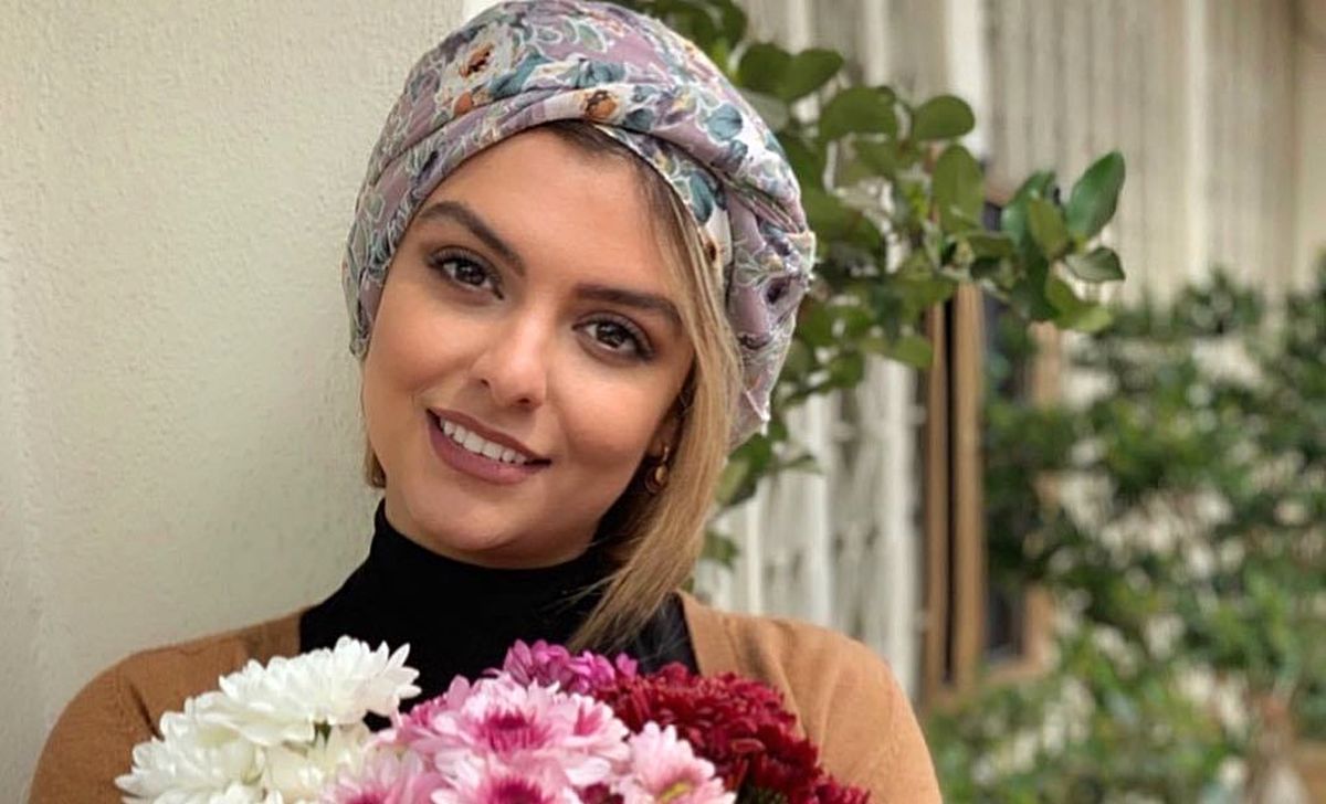 «دنیا مدنی» با یک بغل گل